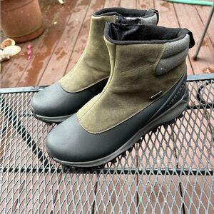 Merrell Women’s Black and Green Rain/snow/work Boots